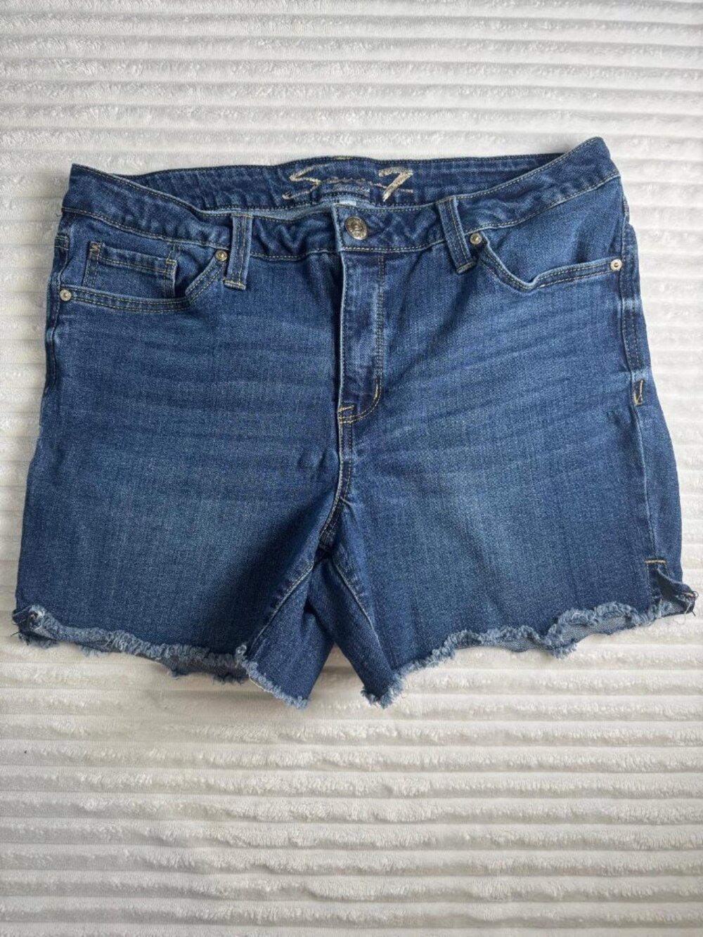 Seven7 Weekend Denim Shorts Womens Size 12 Frayed Hem Stretch Jean Shorts
